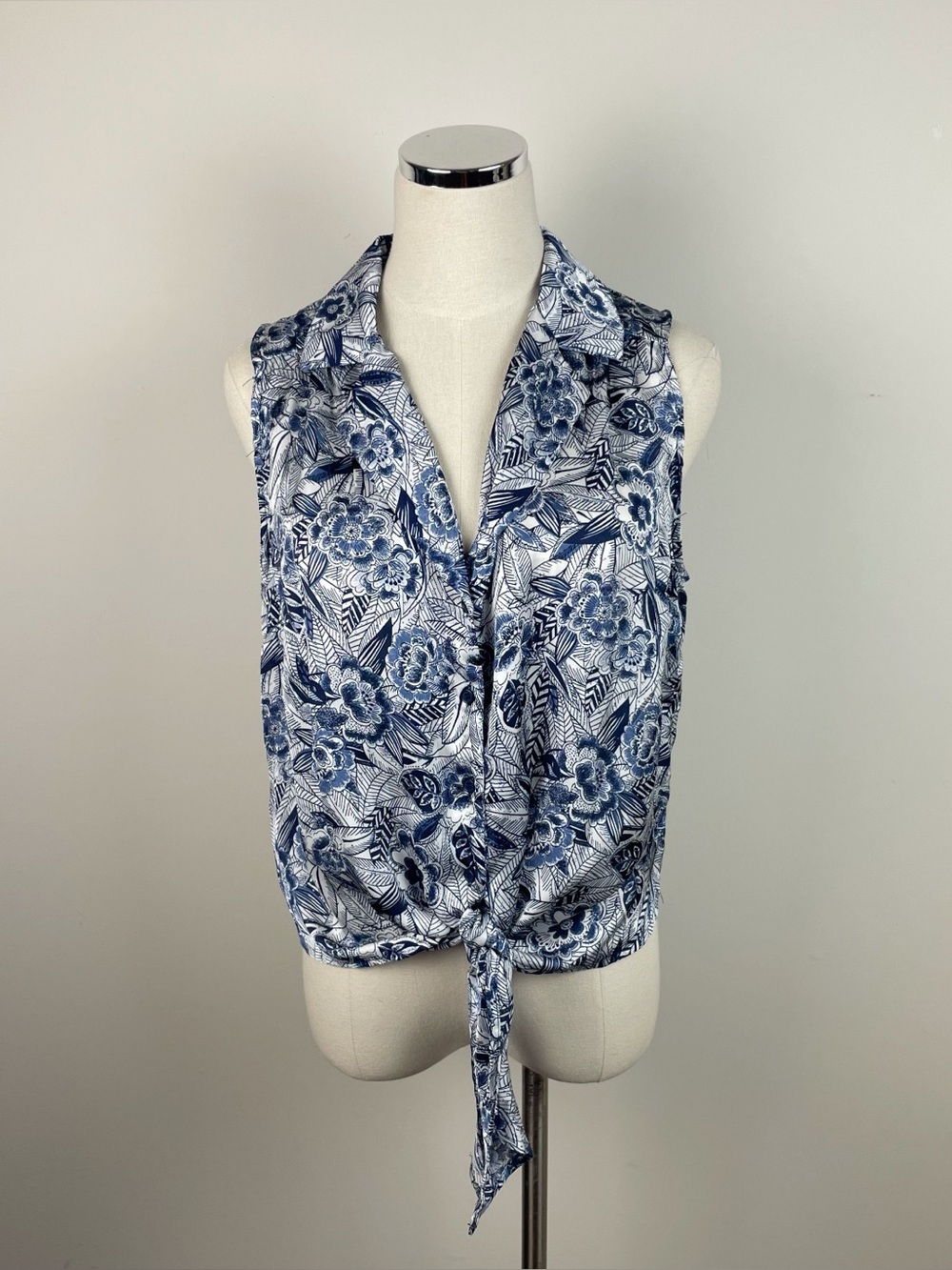 Eclair Blue White Floral Collared Tie Front Blouse Top Women Medium Lightweight